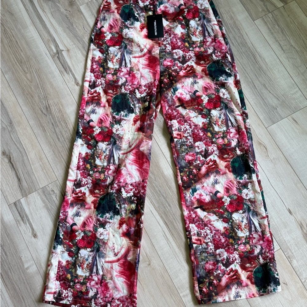 PrettyLittleThing Floral pants